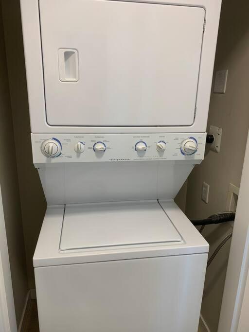 밴쿠버 Downtown 3Br/2Ba+Views+Skytrain+Free Parking 아파트 외부 사진