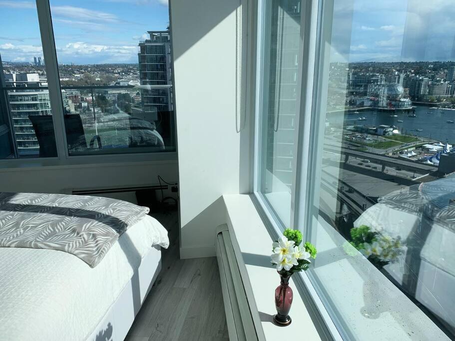 밴쿠버 Downtown 3Br/2Ba+Views+Skytrain+Free Parking 아파트 외부 사진