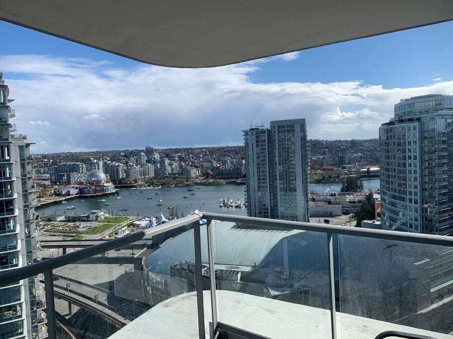 밴쿠버 Downtown 3Br/2Ba+Views+Skytrain+Free Parking 아파트 외부 사진