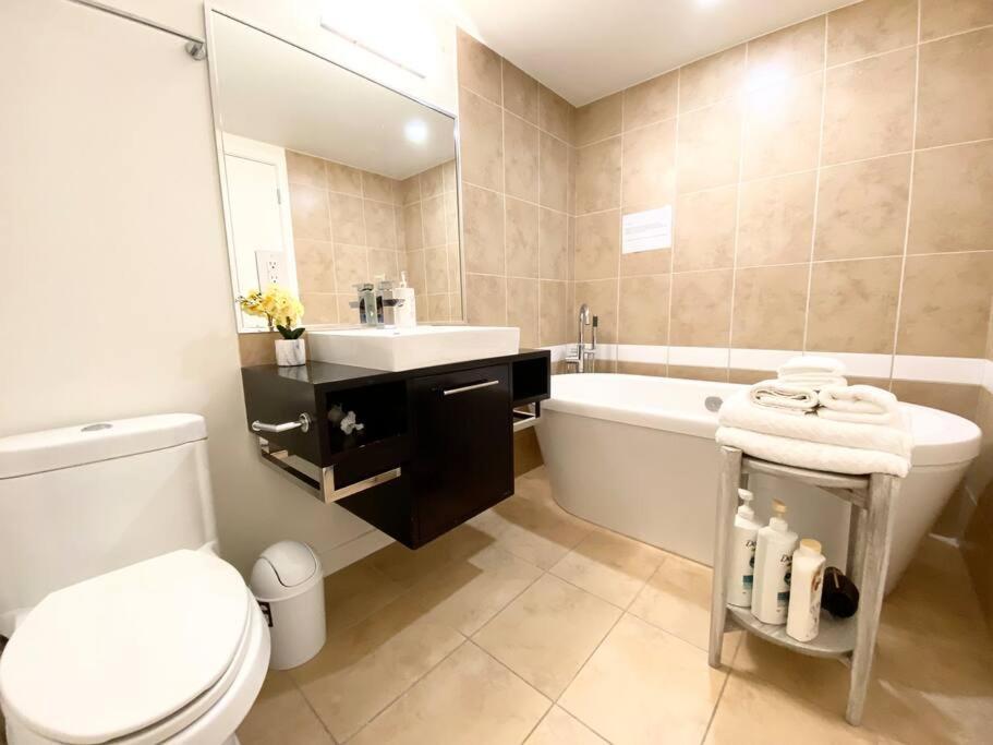 밴쿠버 Downtown 3Br/2Ba+Views+Skytrain+Free Parking 아파트 외부 사진