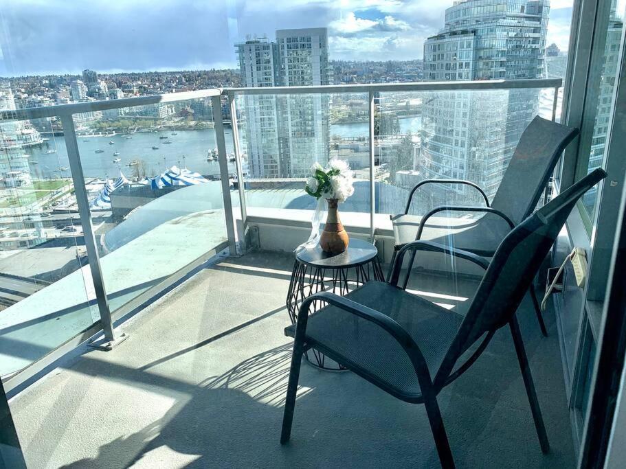 밴쿠버 Downtown 3Br/2Ba+Views+Skytrain+Free Parking 아파트 외부 사진