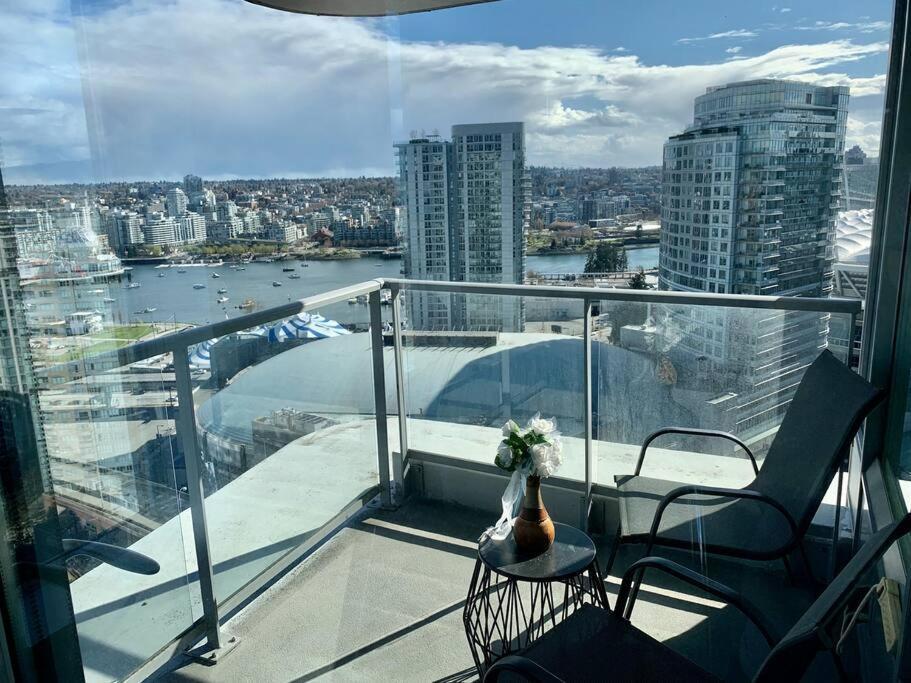 밴쿠버 Downtown 3Br/2Ba+Views+Skytrain+Free Parking 아파트 외부 사진