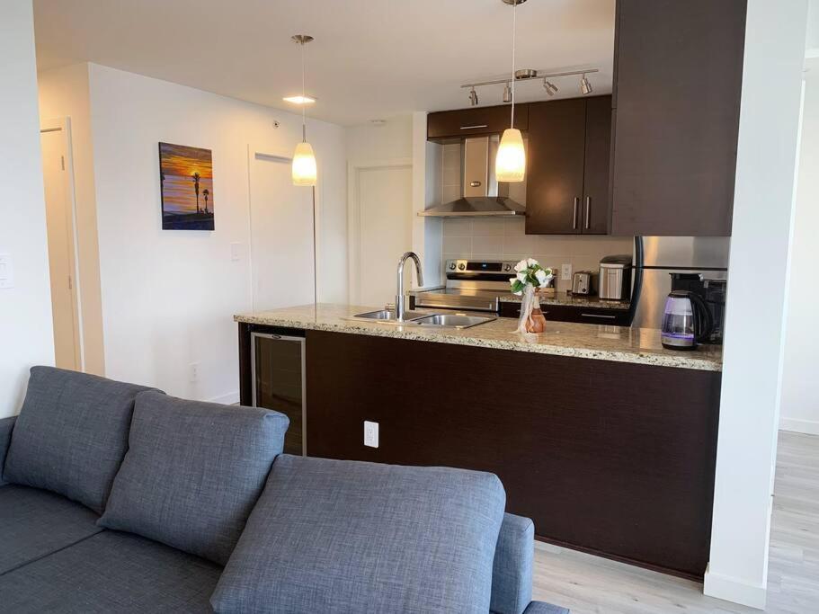 밴쿠버 Downtown 3Br/2Ba+Views+Skytrain+Free Parking 아파트 외부 사진