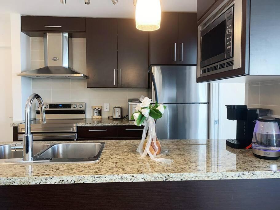 밴쿠버 Downtown 3Br/2Ba+Views+Skytrain+Free Parking 아파트 외부 사진