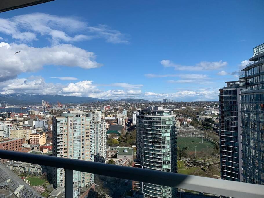 밴쿠버 Downtown 3Br/2Ba+Views+Skytrain+Free Parking 아파트 외부 사진